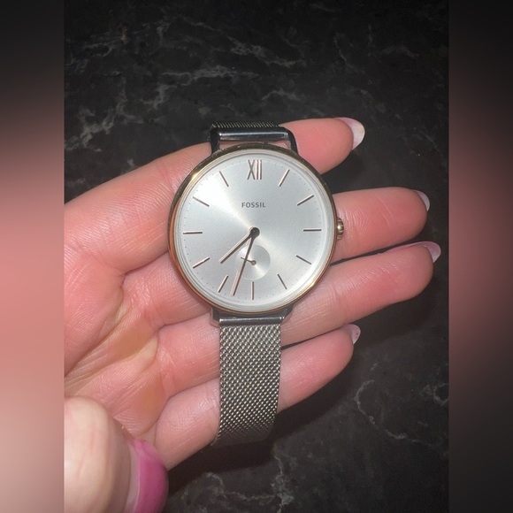 Fossil- Women’s Watch, Excellent Used Condition - Picture 2 of 3